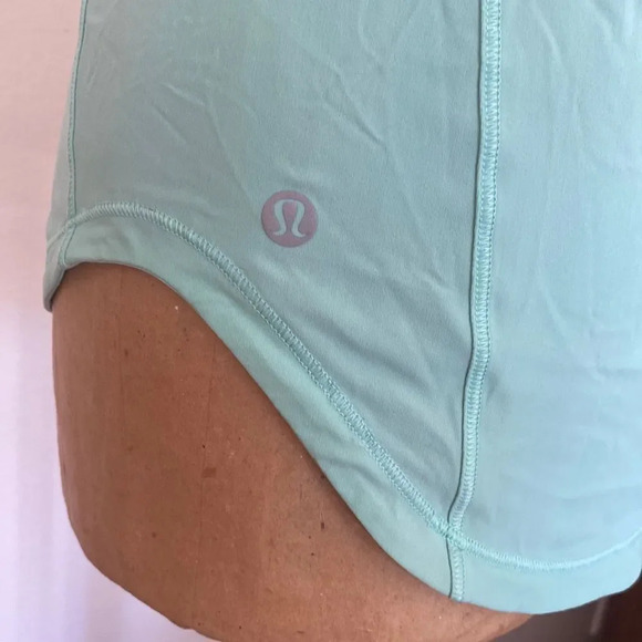 Lululemon sz 2 turquoise tank top with cutout - Picture 5 of 6